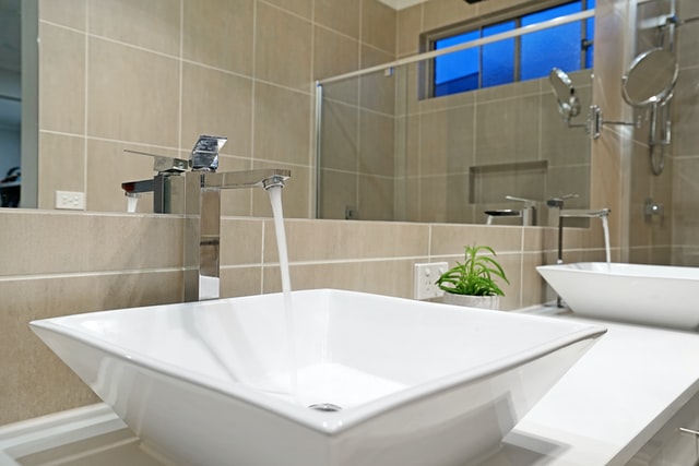 Bathrooms-So-Poorly-Designed-For-Ventilation
