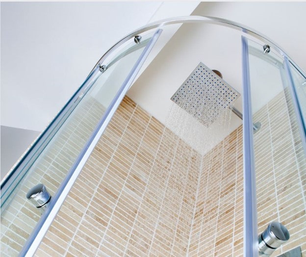A shower with a modular design in a house with multiple occupations. 